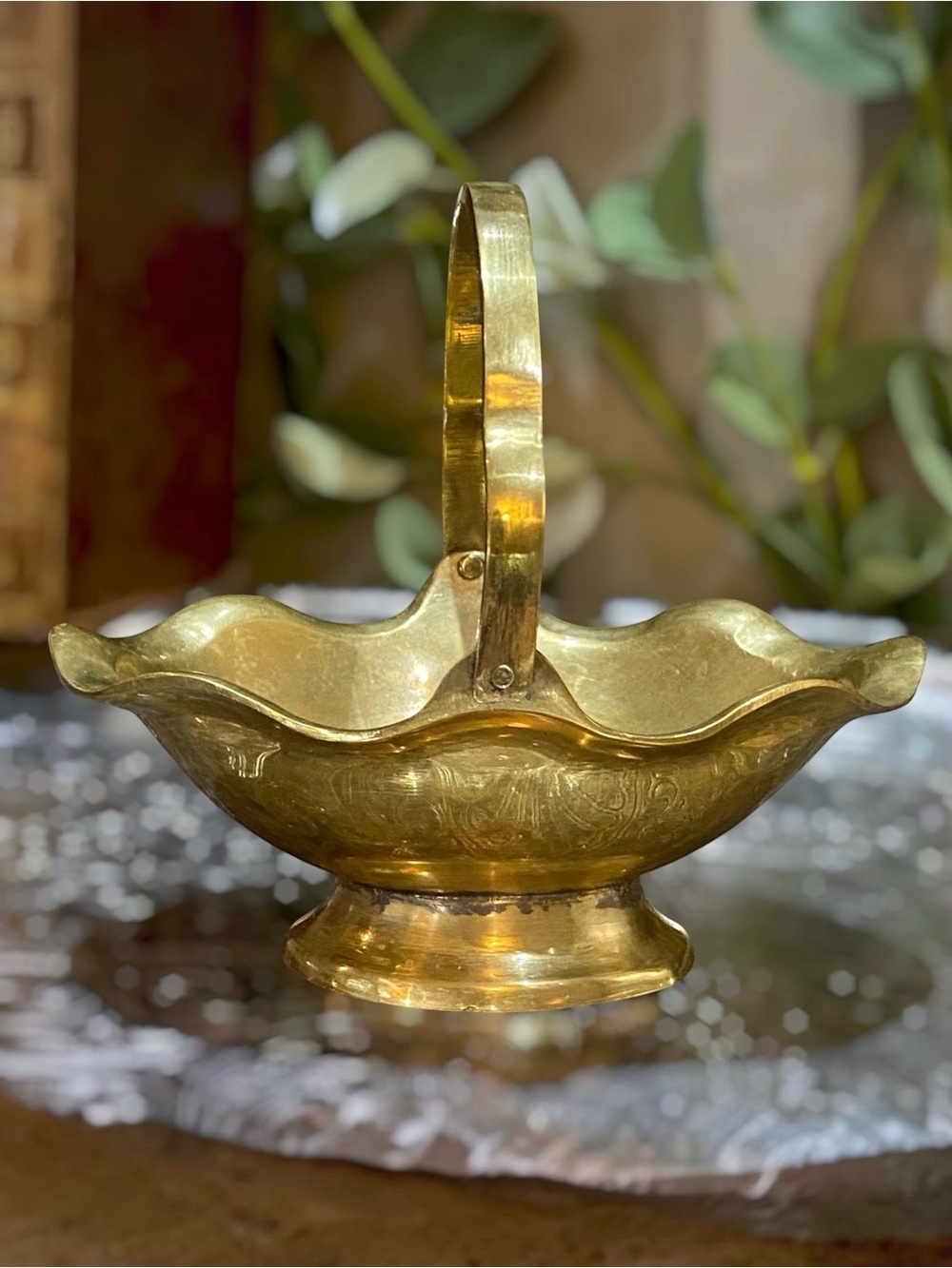 Vintage Solid Brass Pedestal Basket Moveable Handle Old World European Design